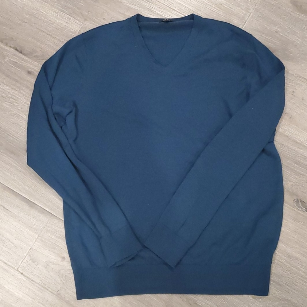 Uniqlo men's sweater